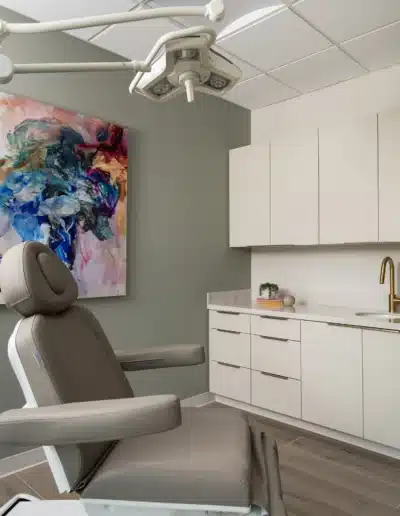 Medical treatment chair and overhead surgical light in an Elite Dermatology patient room. Medical treatment chair and overhead surgical light in an Elite Dermatology patient room.